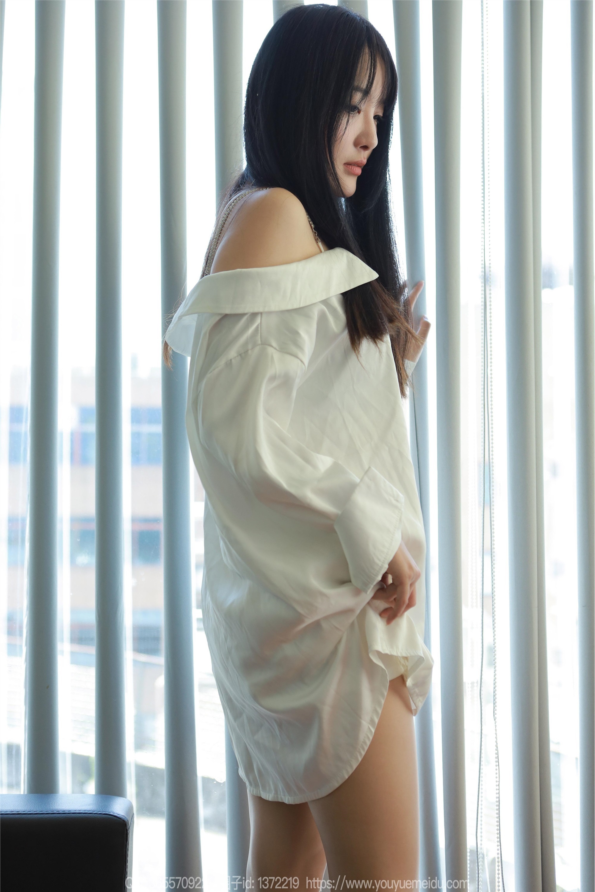 IESS异思趣向  2024.08.26 丝享家 1829 婉萍《一字肩衬衣》